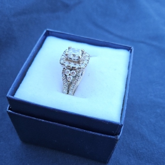 White Gold Diamond HALO Ring with Intricate Band - Picture 7 of 9